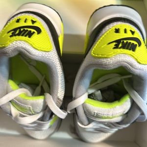 what type of shoe is nike air max